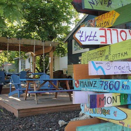 Kelowna International Hostel Екстер'єр фото