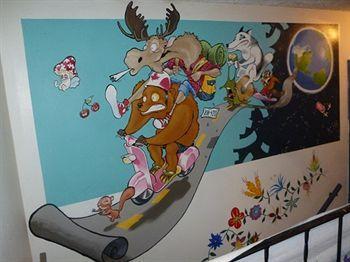 Kelowna International Hostel Екстер'єр фото
